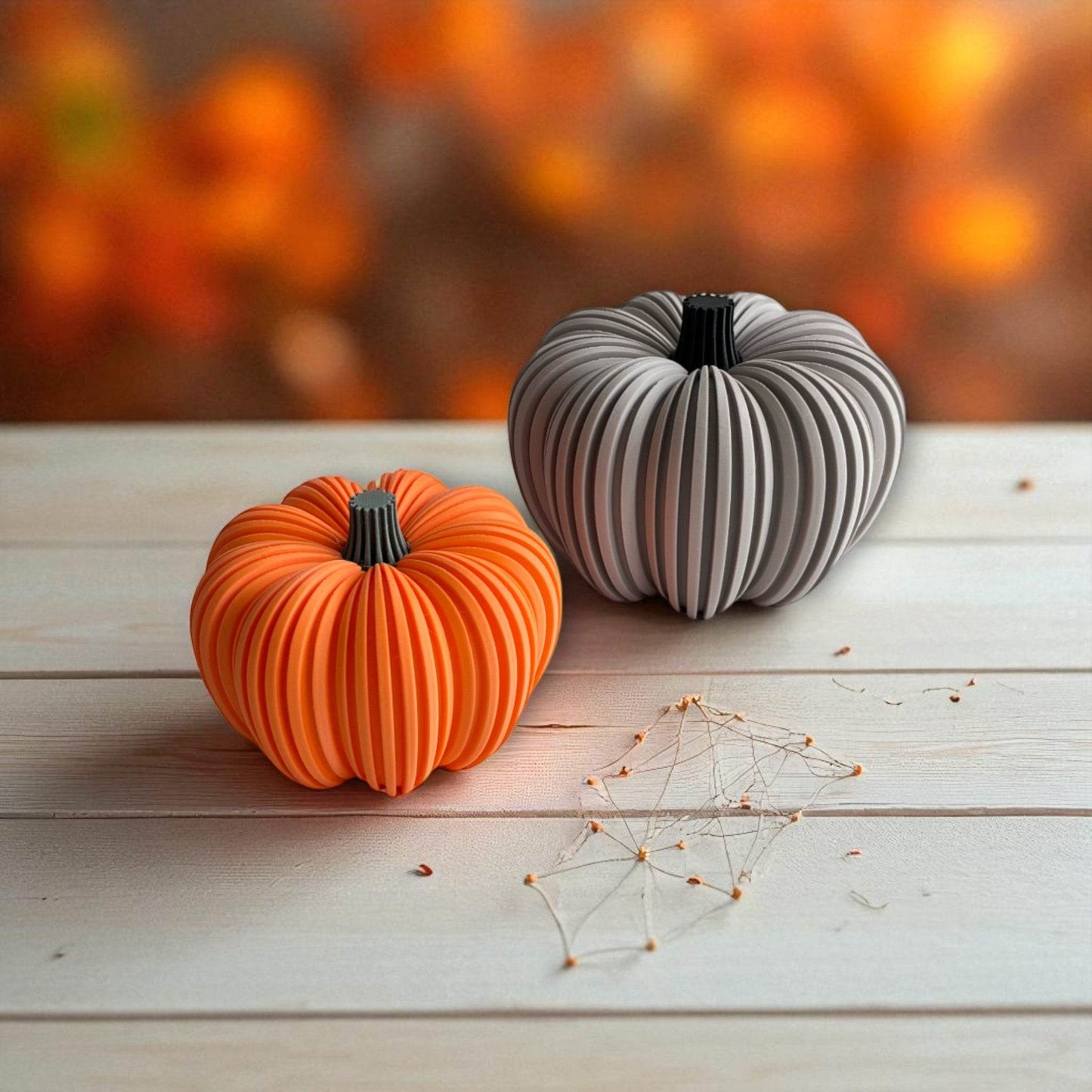 Halloween pynt græskar i orange og lys grå