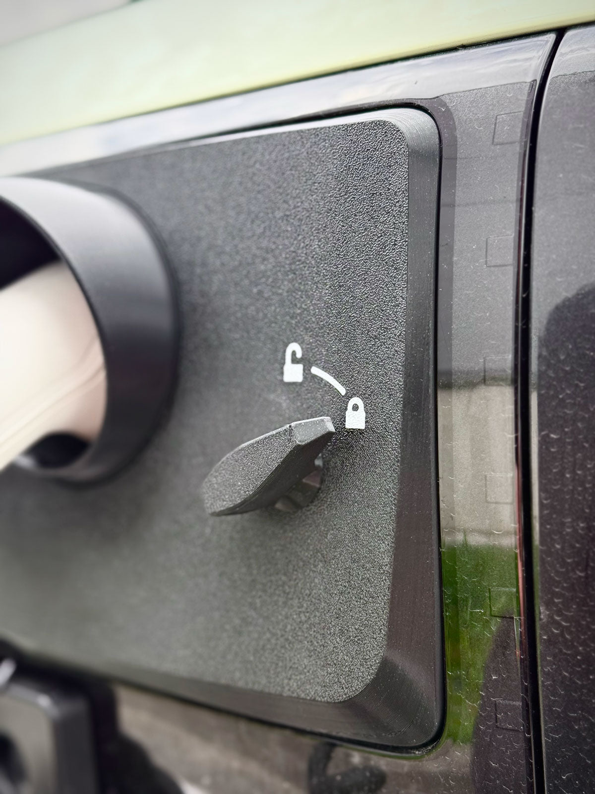 Hyundai Inster - Cover til ladeport