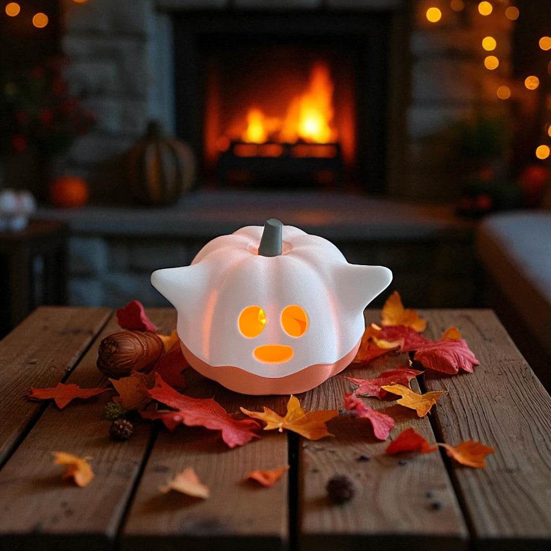 Halloween pynt græskar spøgelse med tændt fyrfadslys indeni