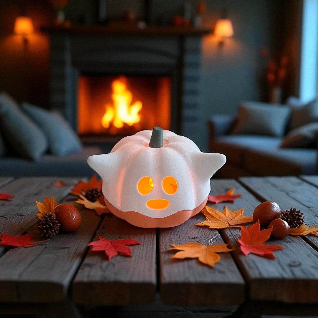 Halloween pynt græskar spøgelse med tændt fyrfadslys indeni