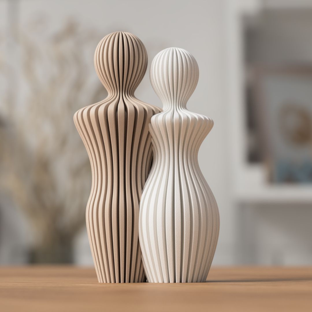 Minimalistisk par statue placeret på hylde i hjemmet – romantisk dekoration i moderne stil